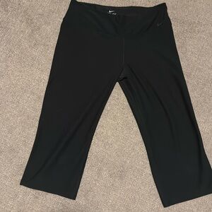 NIKE dry fit capri pants, large. GUC